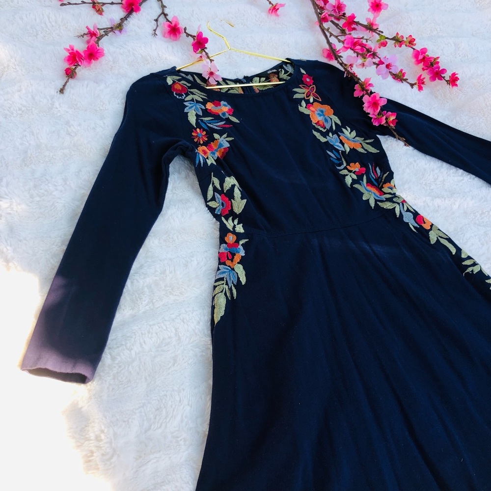 Dress - Picture 4 of 8